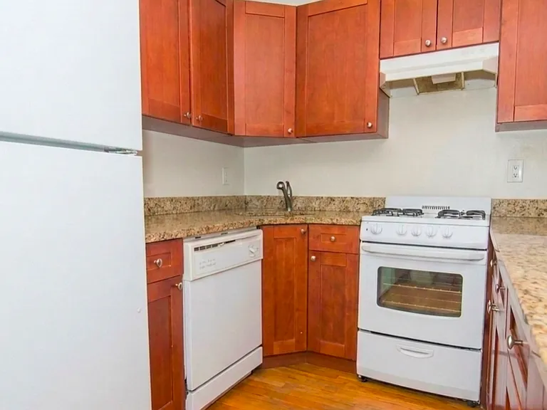 64 Egmont St #6 — Photo 5