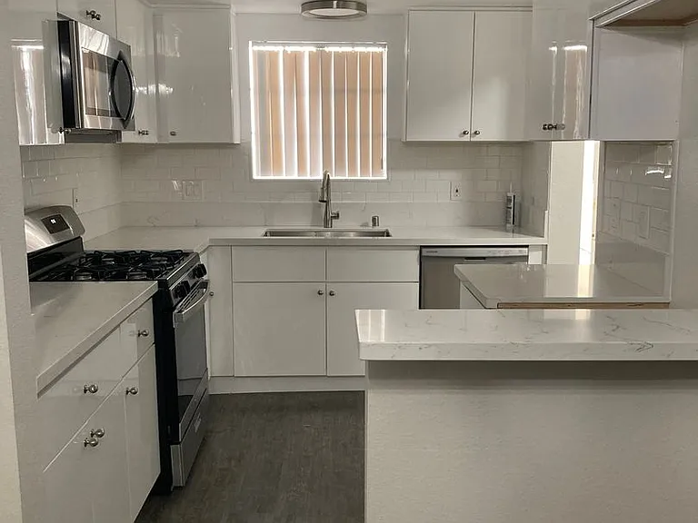 13215 Moorpark St. — Photo 9