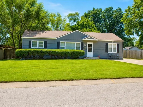 8205 E 86th Ter, Raytown, MO 64138