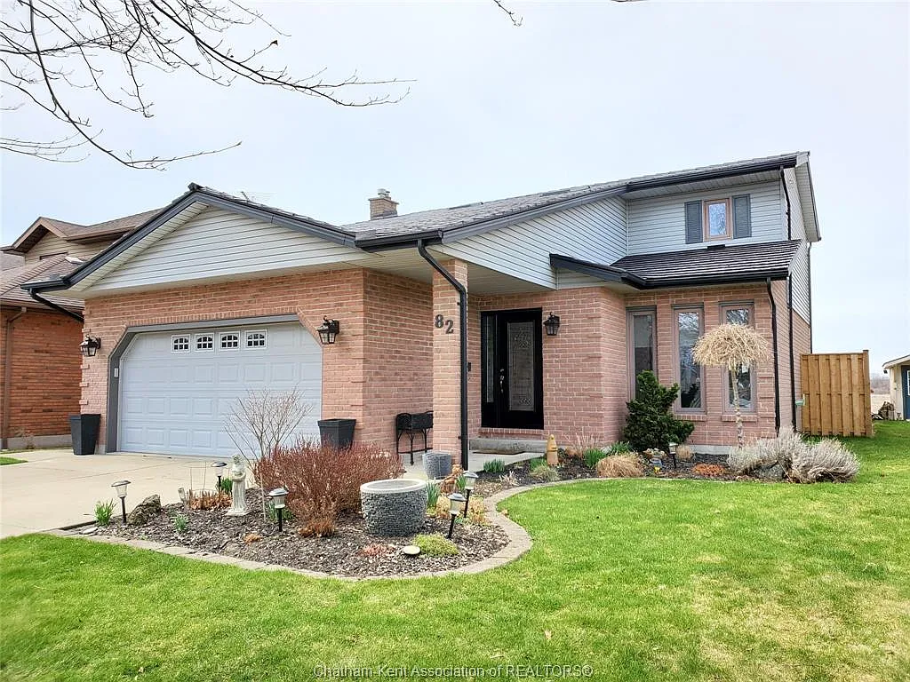 82 Harvest Cres photo 1
