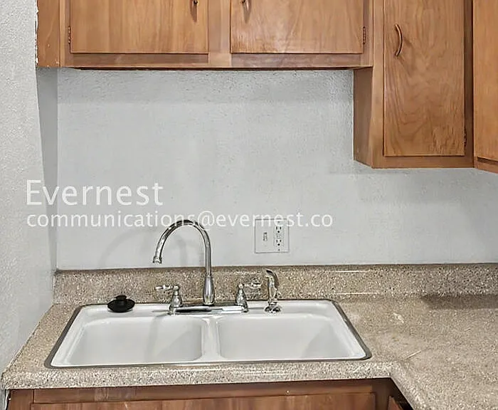 1305 Burton Ct #4 — Photo 4