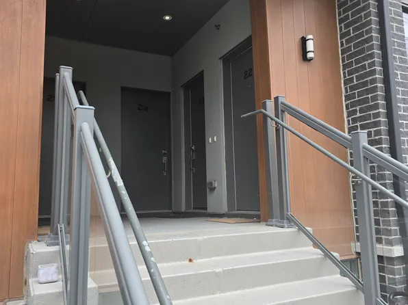 680 Atwater Ave #22, Mississauga, ON L5G 0B6