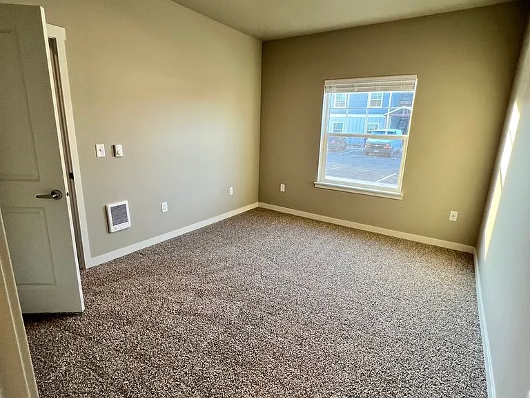 Eagle Pointe Apartments- Resort-Style Living in Albany — Photo 34