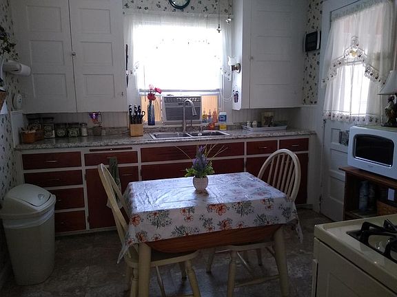 4th image of 825 Oak Grove Ave