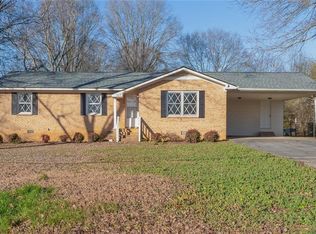 327 Stewart Dr SW, Calhoun, GA 30701