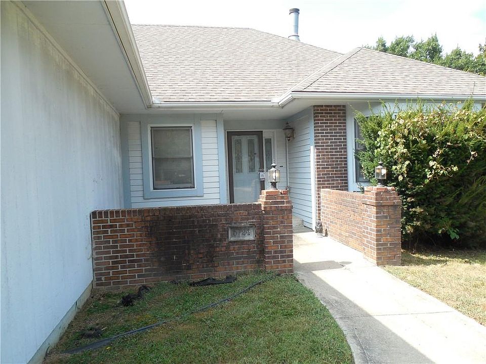 5724 NW Flint Ridge Ct, Kansas City, MO 64151 MLS 2456600 Zillow