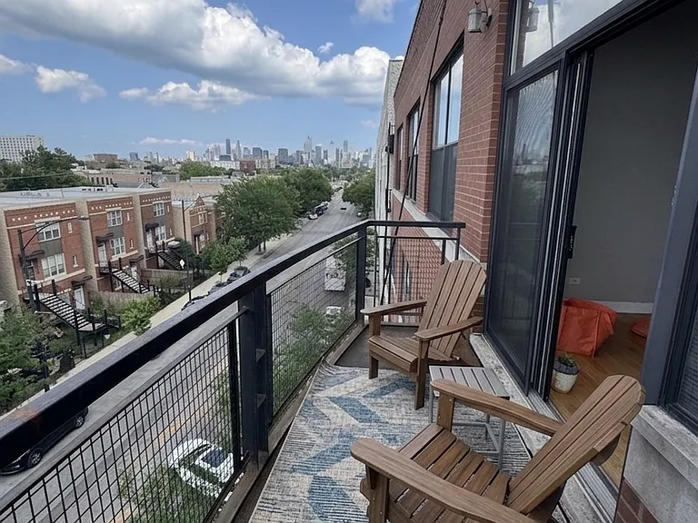 1 S Leavitt St #405 — Photo 9
