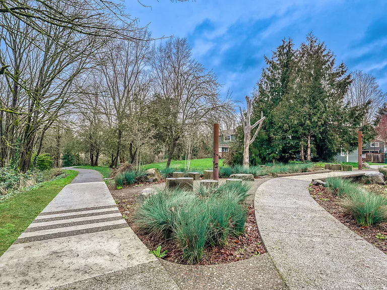 Burke Gilman Place — Photo 12