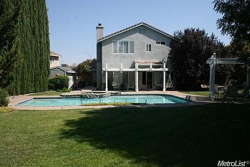 3rd image of 1072 Darby Dr