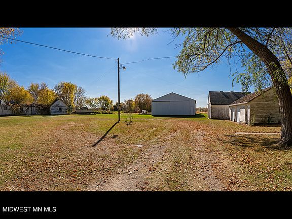 2nd image of 5185 Woodland Trl