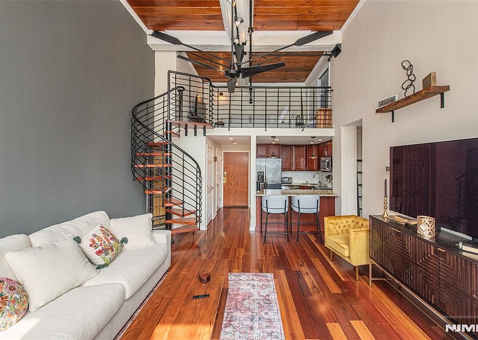 1st image of 262 Main St APT 219