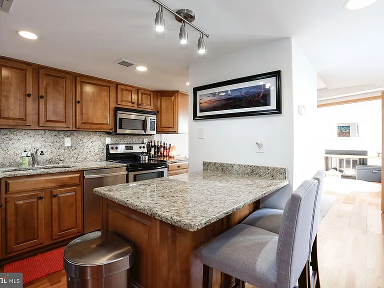 3 Washington Cir NW #803 — Photo 9