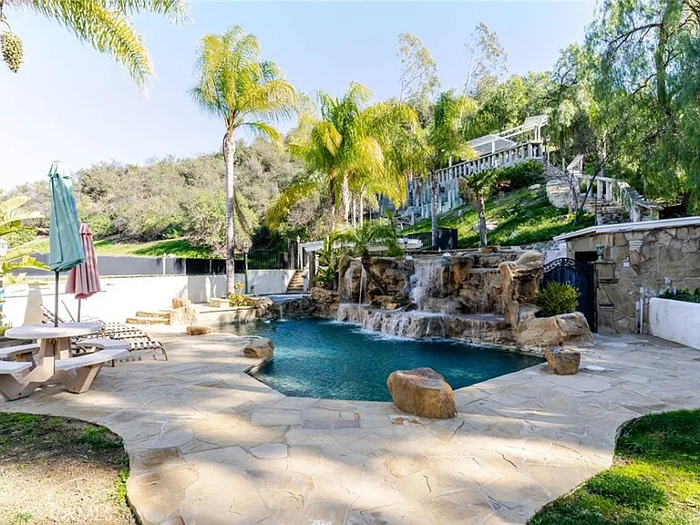 31256 Quail Valley Rd — Photo 1