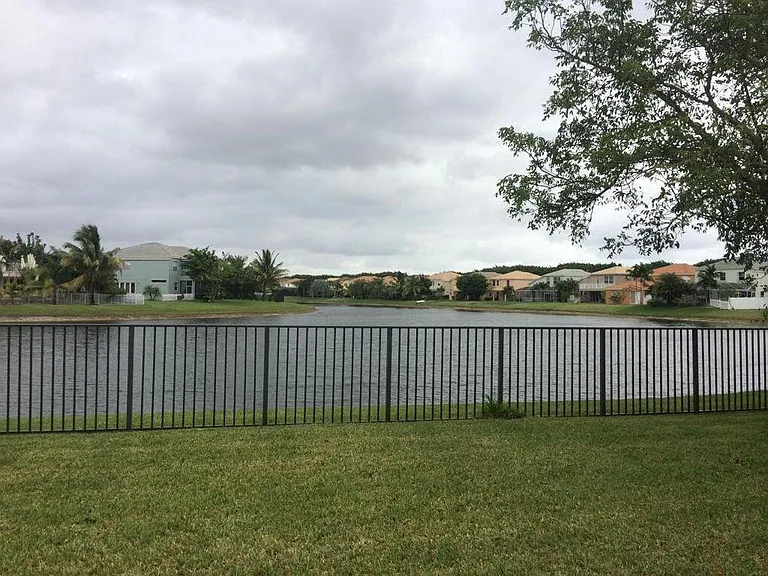 9015 Alexandra Cir — Photo 28