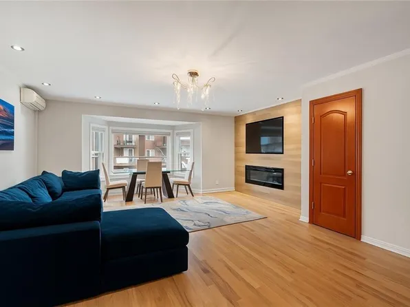 24 Cove Lane image 3 of 26