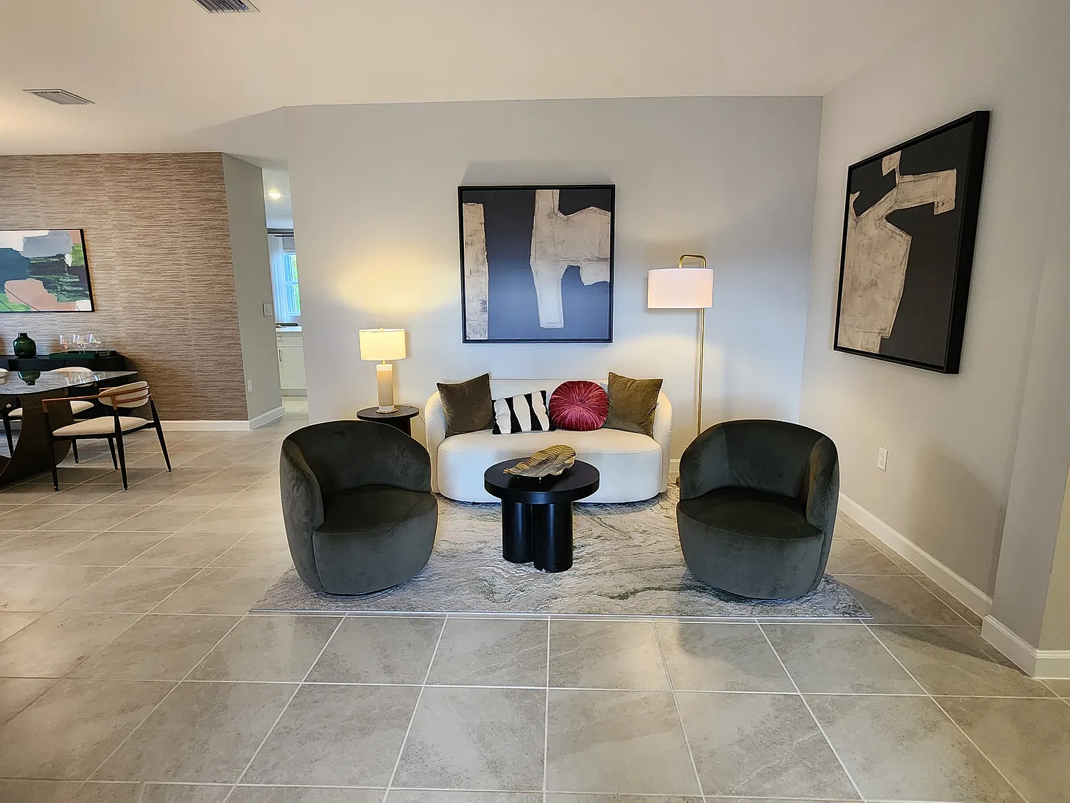 3 bed, 2527 sqft, $3,000 — Photo 2