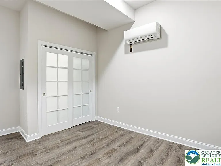 109 S Centre St #4 — Photo 4
