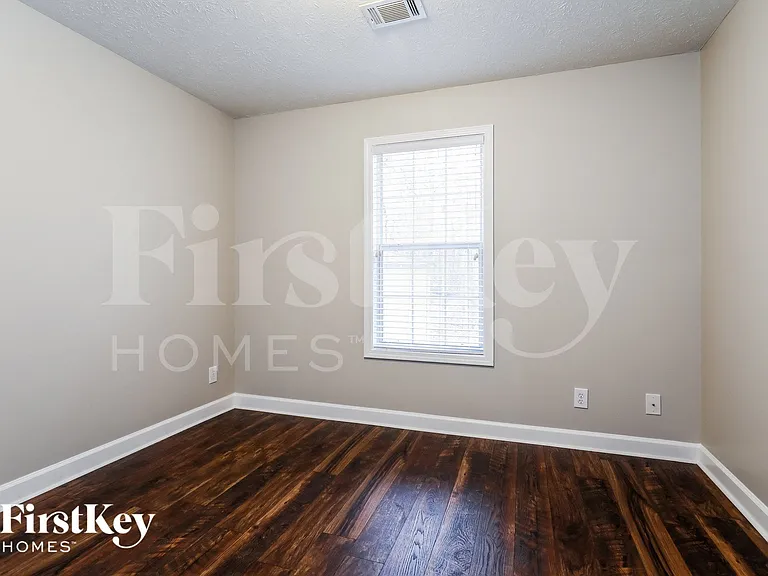 241 Ryan Rd — Photo 9