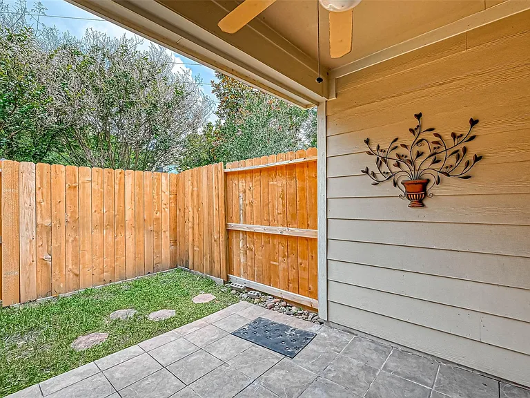 15943 Pleasant Green Cir — Photo 40