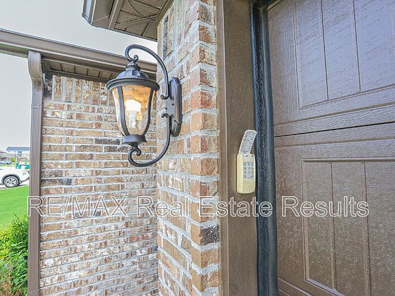 3rd image of 480 Rama St