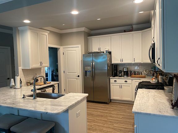 5th image of 520 Regent Ct