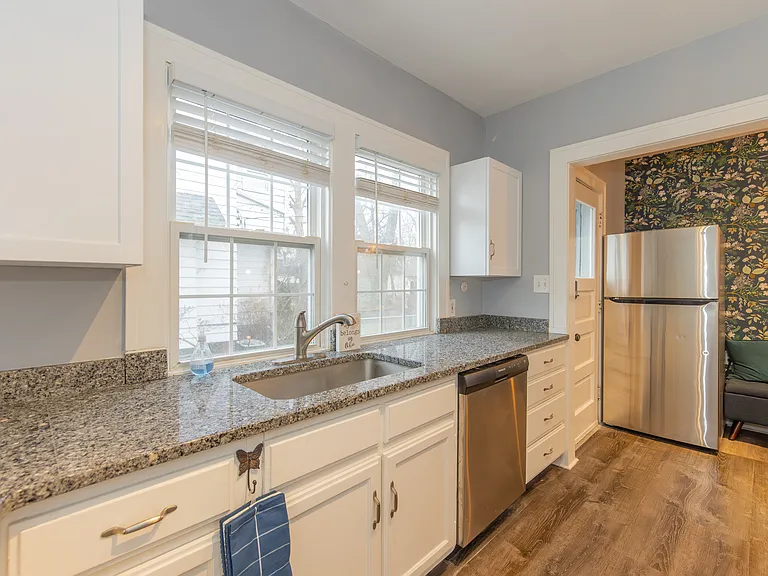 3354 Altamont Ave — Photo 8