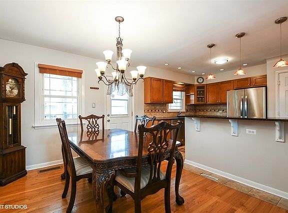 4th image of 518 Longwood Dr
