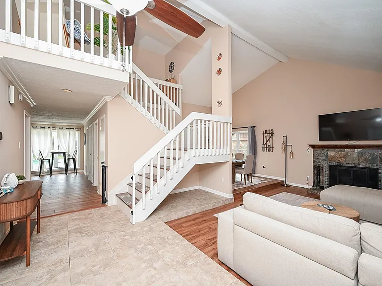 19414 Dianeshire Dr N — Photo 10