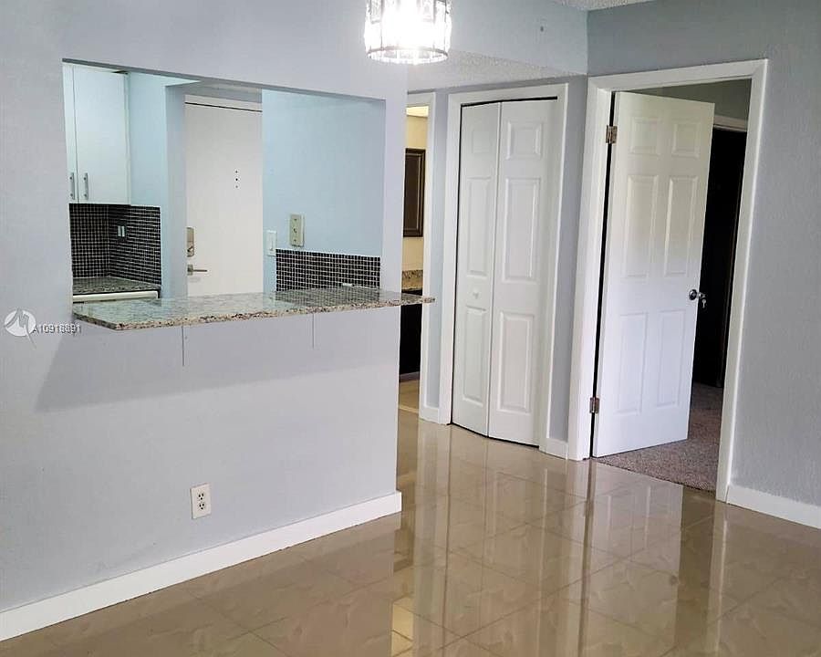1st image of 200 Lakeview Dr APT 113
