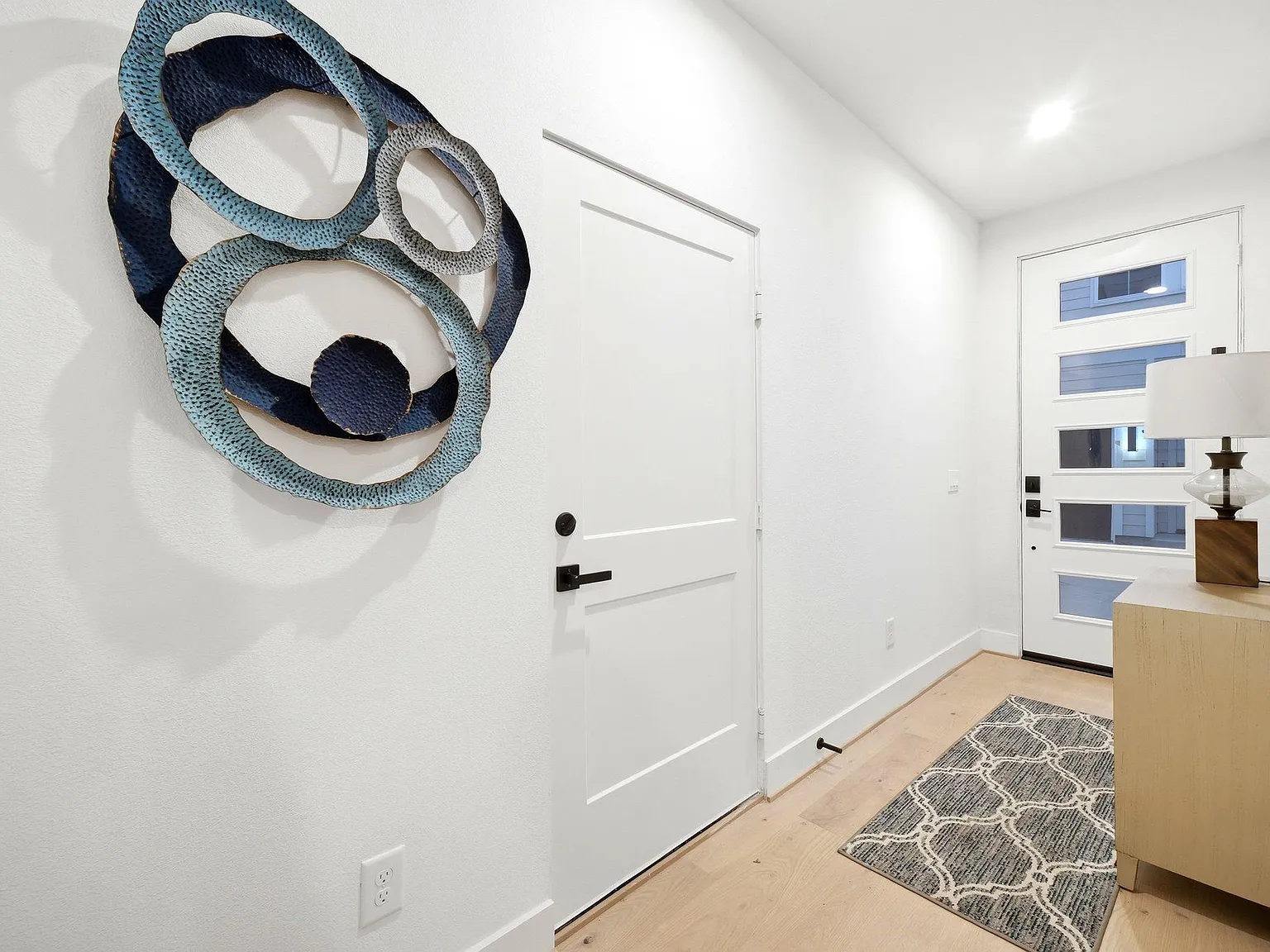 3 bed, 3.5 bath, 2182 sqft, $3,200 — Photo 4