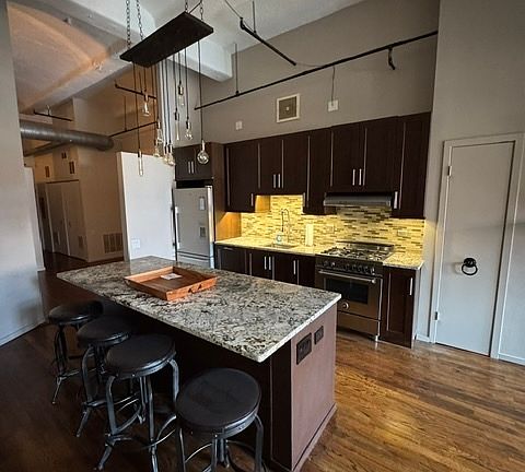 2nd image of 1000 W Washington Blvd Unit 420