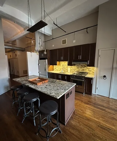 1000 W Washington Blvd #420 — Photo 1