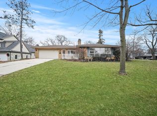 1019 S Main St, Wheaton, IL 60189