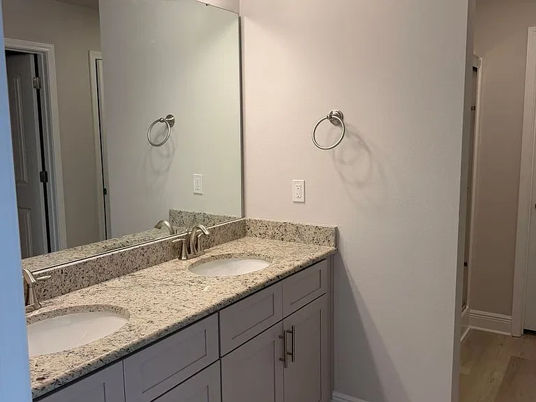 1007 Bayside St — Photo 11
