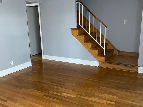 5th image of 441 Greentree Ln