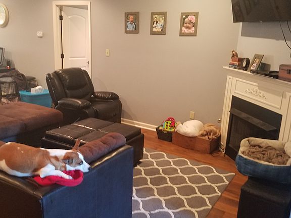 Living room w/ Gas FP
