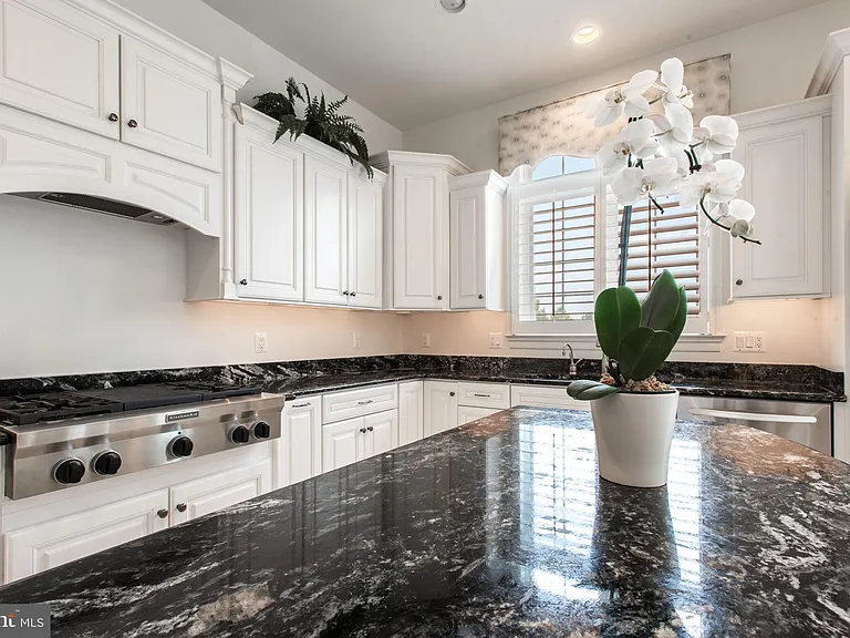 8319 Quarry Manor Ter — Photo 32