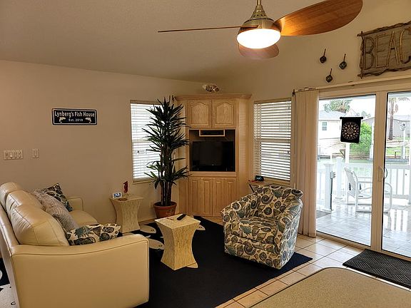 2nd image of 467 W Clam Cir