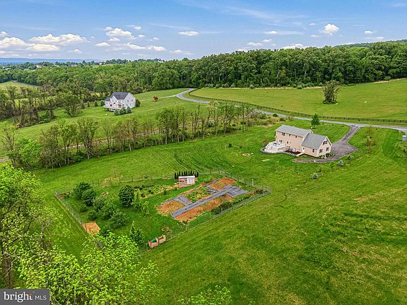 3rd image of 40923 Browns Ln