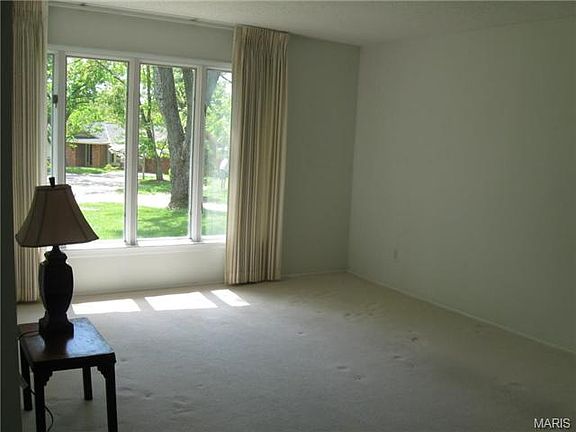 5th image of 12 Silvercreek Ln
