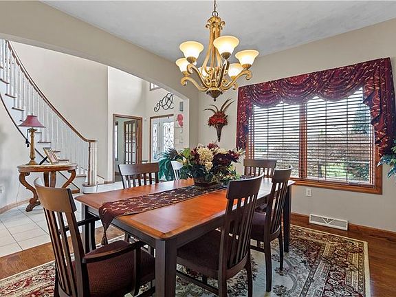 4th image of 8134 Oxford Ct