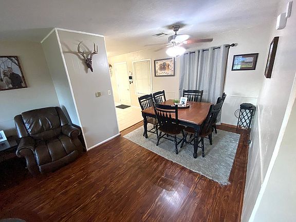 3rd image of 409 S Longview Dr
