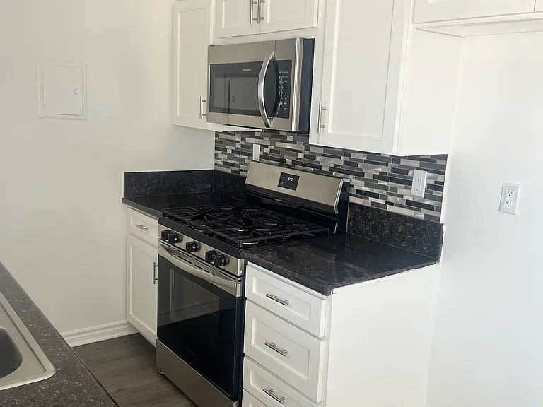 Unit 44 New stove and microwave
