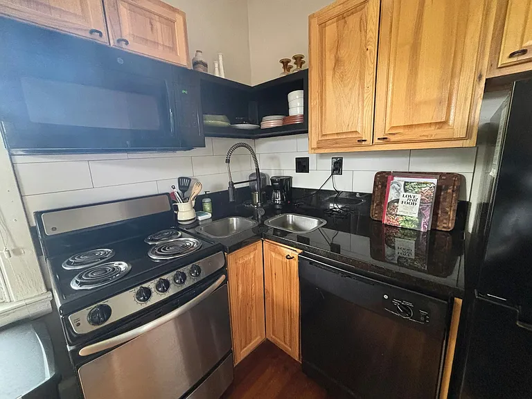 750 Hawthorne Ave #3 — Photo 10