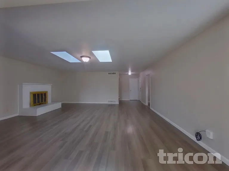 1426 Pearl St — Photo 3