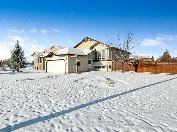 1112 E 2nd St NE, Sundre, AB T0M 1X0