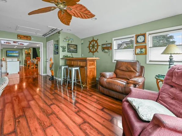 12-34 Cross Bay Boulevard image 9 of 29