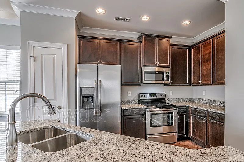 3 bed, 2.5 bath, 1513 sqft, $1,800 — Photo 4