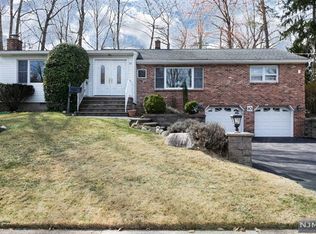 10 Harding Ct, Park Ridge, NJ 07656