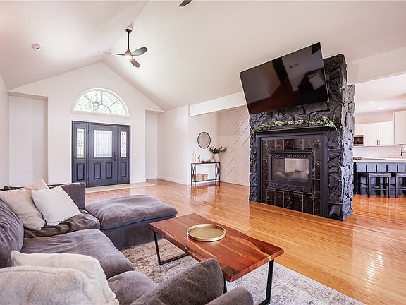 3rd image of 10181 Francis Rd
